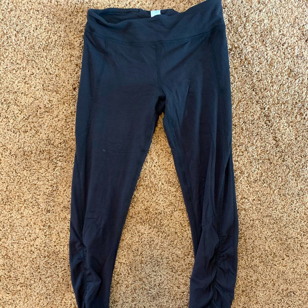 Ivivva girls black leggings with rousing